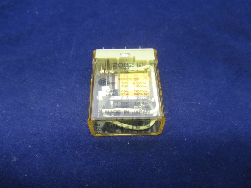 Idec RH1B-U Relay 120V