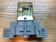 IDEC RELAY RH2B-UL RELAY W/ SOCKET