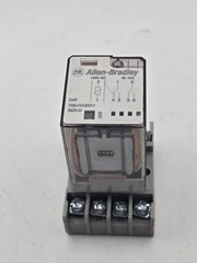 Allen-Bradley 700-HF32A1 Control Relay w/ Socket Base Ser D