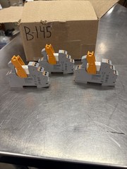 PHOENIX CONTACT,RIF-1-BPT/2X21,RELAY BASE NEW NO BOX (LOT OF 3)