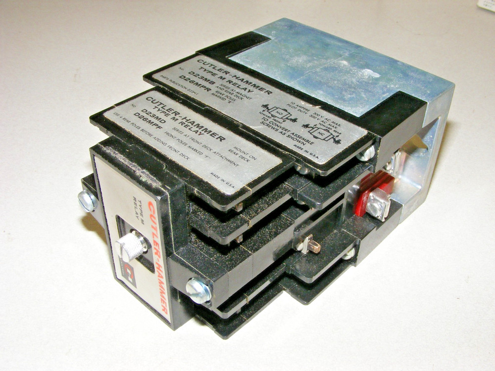 Cutler Hammer 300V Type M Relay D23MR08A , D23MB , D23MD – UNUSED (zz10)