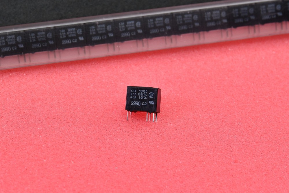 25 Omron Electronics General Purpose Relay SPDT 1 Form C Through Hole G5V-1 DC24