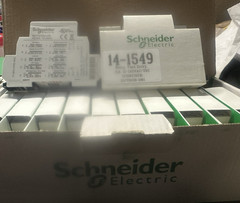 Schneider Electric 821TD10H-UNI SPDT Timing Relay 10FUNC New