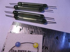 Magnetic Reed Switch Glass Envelope 28mm SPST – NOS Qty 8