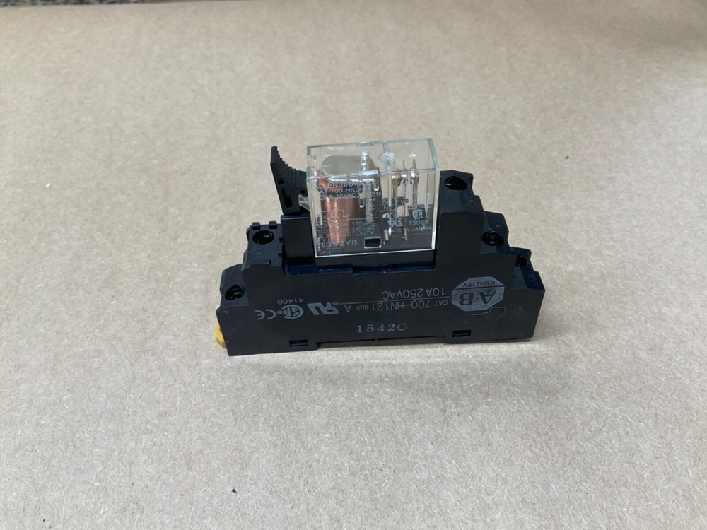 Allen-Bradley 700-HK36A1 Relay 120VAC With 700-HN121 Relay Socket #43E26*IAC