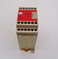 OMRON G9SA-TH301 24 VAC/DC SAFETY RELAY UNIT TWO HAND CONTROLLER, NEW