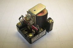 NEW GE GENERAL ELECTRIC 10 AMP 600 VAC 1/2 HP RELAY 24 VDC COIL CR120E01311