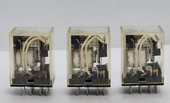 3x OMRON MY4N 240VAC 28VDC 5A POWER RELAY & OMRON PYF14A-E SOCKET [2RE4-1]