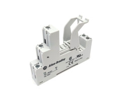 Allen Bradley 700-HN221 Ser. B 5-Blade Screw Terminal Plug-In Relay Socket/Base