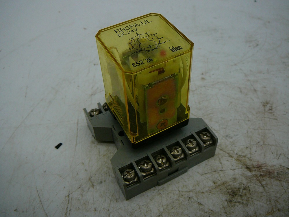 IDEC RR3PA-UL RELAY 24VDC WITH SOCKET BASE LOT OF 3