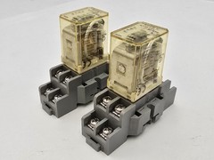 2PC Idec RH2B-U Relay w Socket Base 10A 240V 1/3HP 8-Pin 110/120V Coil
