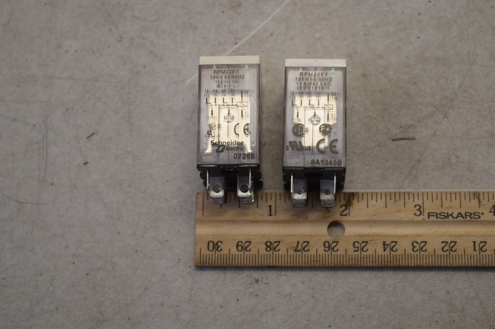 2x Schneider Electric power relay RPM22F7