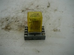 IDEC RR2P-UL RELAY 24VDC WITH SR2P-06 SOCKET BASE LOT OF 5