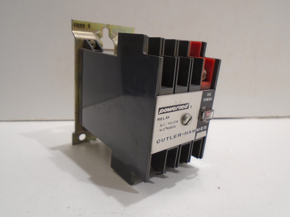 CUTLER HAMMER D40RB SERIES A2 TYPE R POWEREED RELAY 120V COIL
