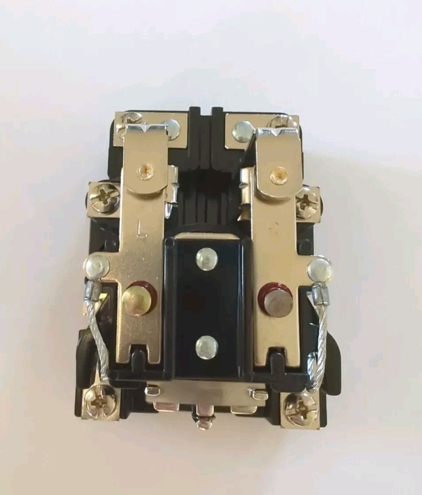 Siemens 3TX7130-ODC13 Heavy Duty General Purpose DPDT Plug-in Relay V