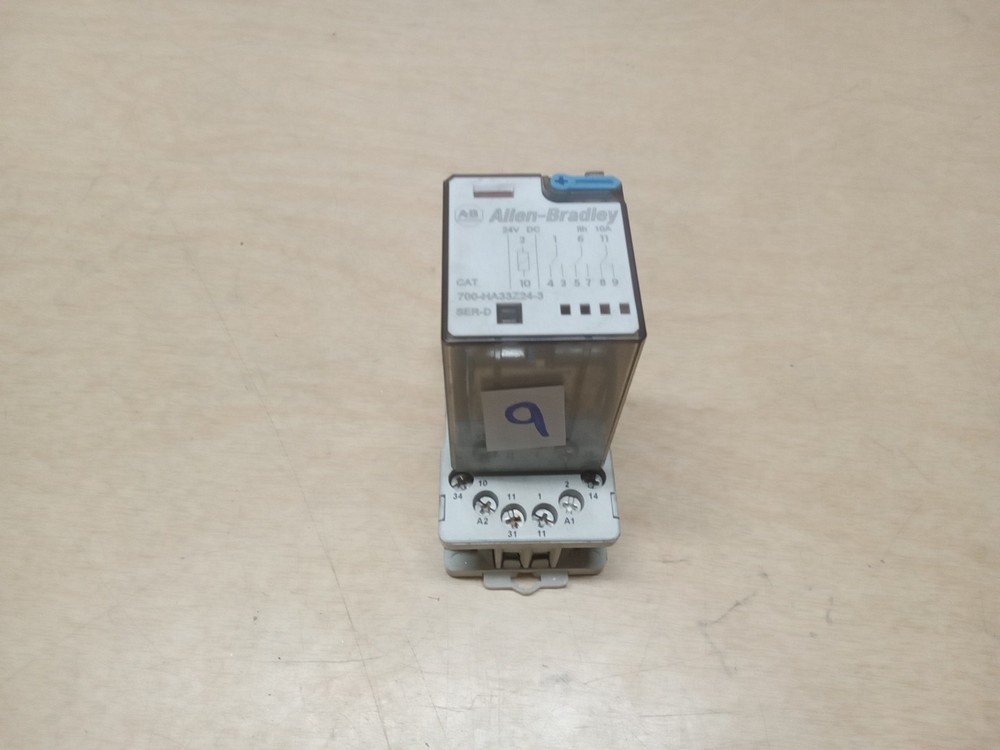 Allen-Bradley 700-HA33Z24-3 Series D 24V Relay W/ Allen-Bradley 700-HN101 Series