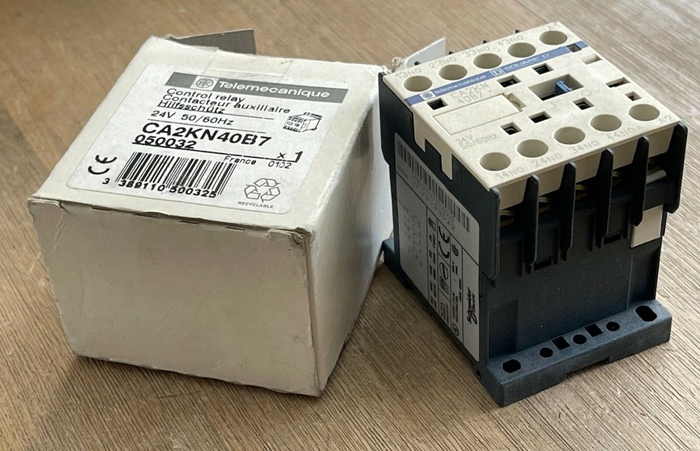 TELEMECANIQUE CA2KN40B7 CONTROL RELAY 24VAC 50/60HZ NEW IN BOX