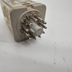 Allen-Bradley General Purpose Relay 700-HA33Z24 24 VDC Clear Pin Base LR 47569