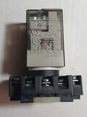 AB ALLEN-BRADLEY PLUG IN RELAY W SOCKET HN126 700-HA33A1 Ser D 120VAC / 250V 10A
