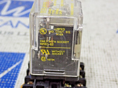 Square D 8501 KP13P14V20 Relay Ser D 3PDT 120V with Socket base