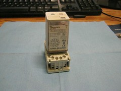 Allen-Bradley Cat. #: 700-HA32Z24 Relay w/700-HN101 Base, Series C