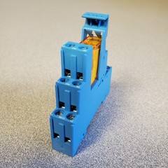 QTY 10! FINDER 40.52 RELAY + 95.95.3 RELAY BASE + 99.80.0.230.98 VARISTOR /LED
