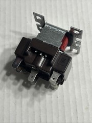 HONEYWELL R8222 D 1014 DPDT SWITCHING RELAY