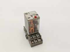 Dayton 5Z526 Plug In Relay 11 Pin 12A 120/240V 28VDC Coil 120VAC 50/60Hz w Base