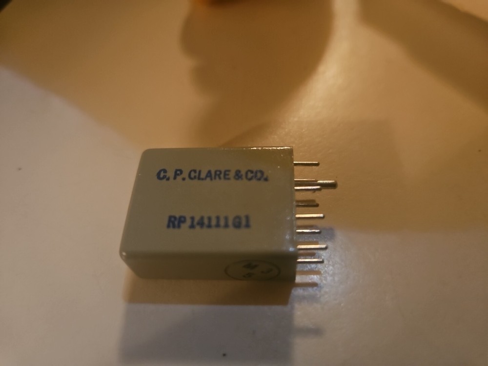 C.P. Clare & Co RP14111G1 Electromagnetic Relay 2-Pole 28V DC 675 Ohms NOS