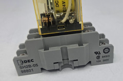 IDEC RH2B-U DC24V Relay With SH2B-05 Socket Base 10A 300V 24VDC