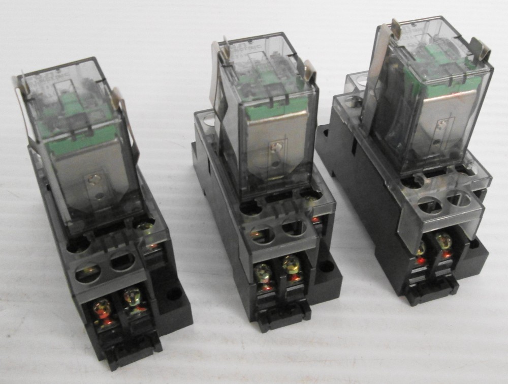 Fuji TP68X2 Socket Base 10A 250V with HH62P-FL Relay 24VDC (Lot of 3)