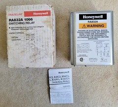 Honeywell RA832A 1066 2-Zone DPST Line Voltage Switching Relay