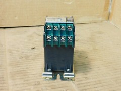 CUTLER HAMMER D40RB SER A2 TYPE R POWEREED RELAY 24-28V DC COIL
