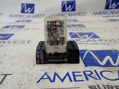 Allen Bradley 700-HB32A1 Relay 120VAC with socket base 700-HN102 lot of 2