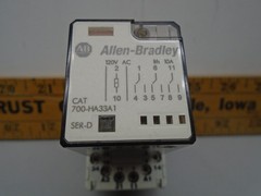 700-HA33A1 ser D Allen Bradley Ice Cube Relay & 700-HN101 Base N43