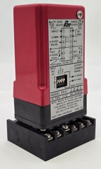 Red Lion PRA1-1021 Pulse Rate To Analog Converter Range 0.3 To 1KHz w/Socket