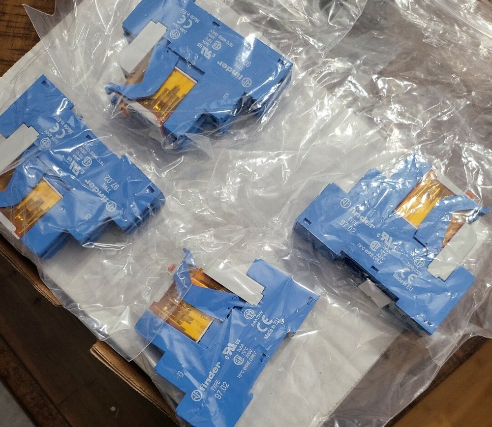 NEW Finder 46.52.9.0120.0040 120VAC 8A 250V Industrial Relay + 97.02 Socket