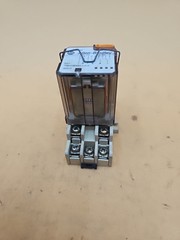 Allen Bradley 700-HB33A1-3-4 Relay. 700-HN154 Base