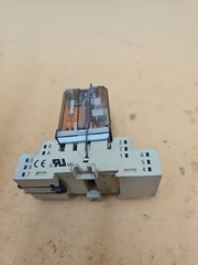 Allen Bradley 700-HB33A1-3-4 Relay. 700-HN154 Base
