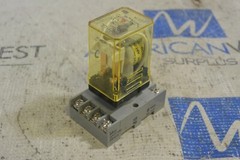 IDEC Cube Rlay RR2P-UL DC 24V 65Y14 with base SR2P-06 10A 300V