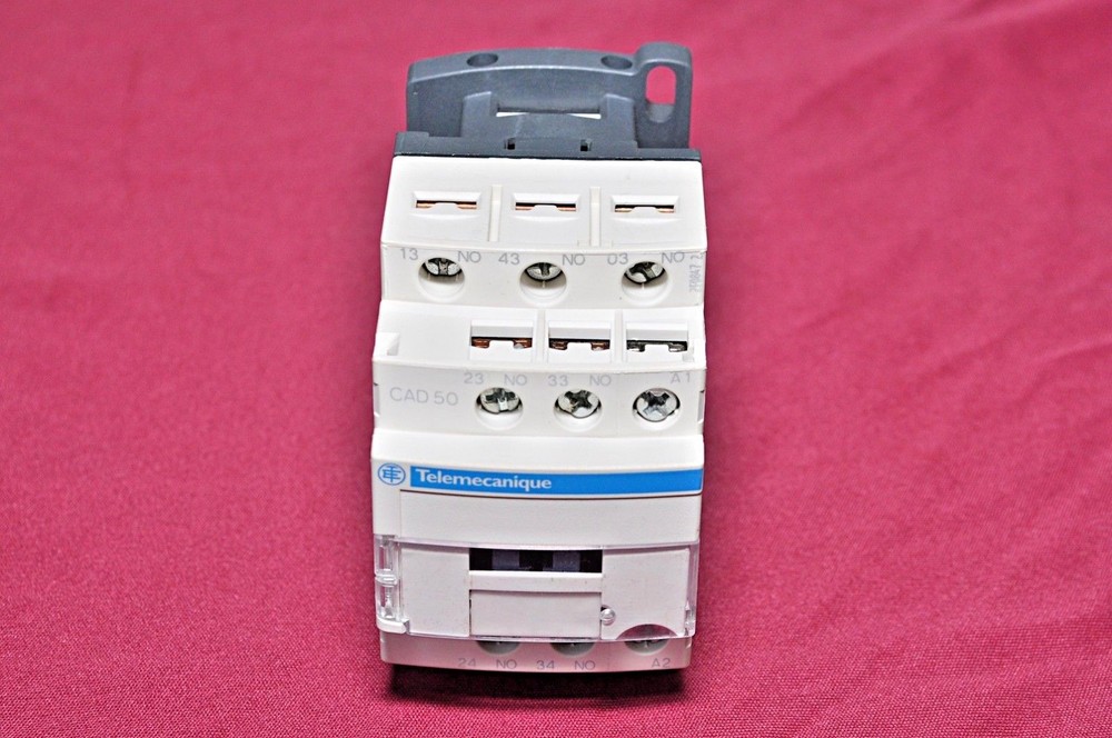 Telemecanique/Schneider Electric CAD50 Control Relay 10A 690V