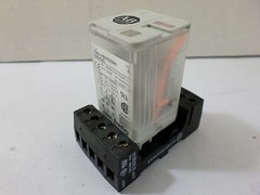 Used Allen Bradley 700-HB33Z24 Ser A 24 VDC W/ 700-HN 102 Base