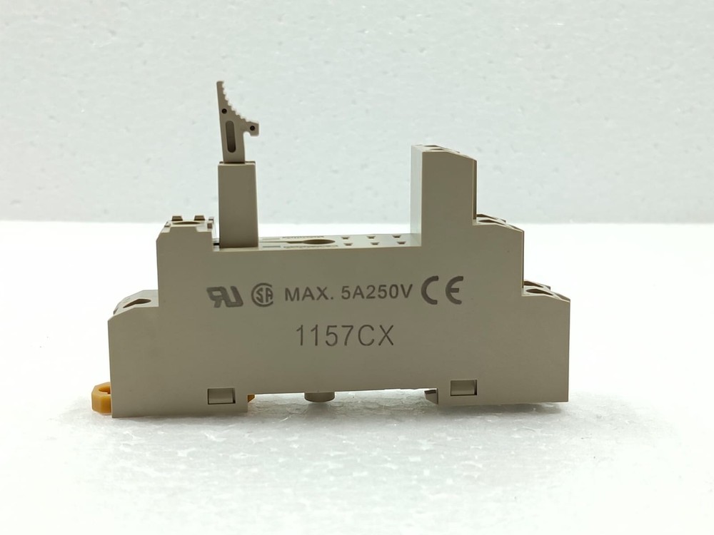 P2RF-08-E OMRON 1157CX 353-966 relay MAX. 5A250V