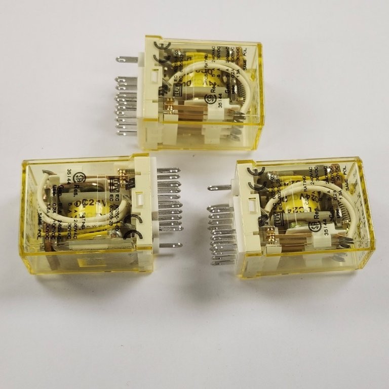IDEC RY4S-UL Relays ( 3 pcs. ) 24 Volts DC , 14 Pin, New in Original Box