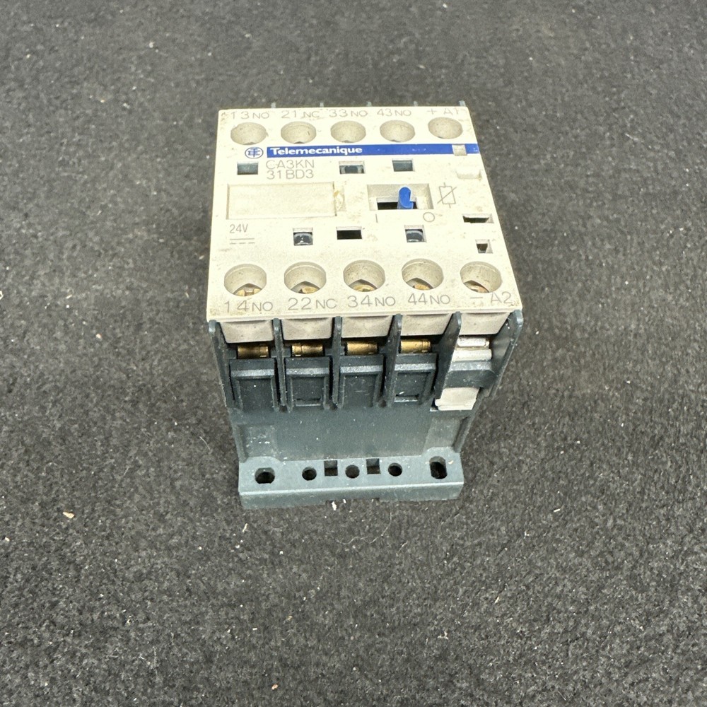 New Telemecanique CA3KN31BD3 Control Relay 24VDC (st1130)