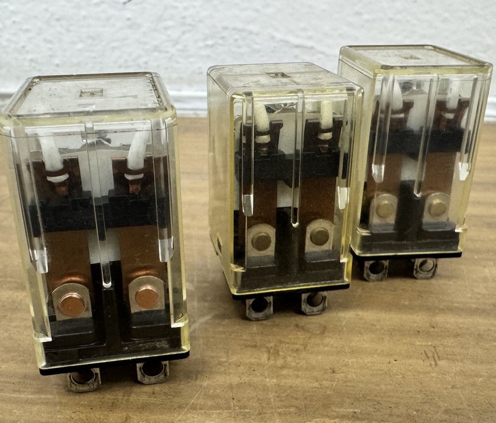 Cornell Dubilier 213D10-24B Plug-in Relay 24v-dc