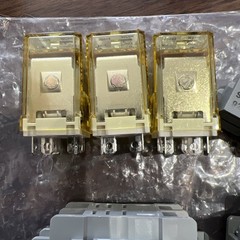 Lot 3 IDEC RH2B-U DC 24V, 8-Pin, 10 Amp, Plug-In Cube Relay with idec sh2b-05