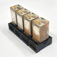 4 Pcs – Socket Relay Telemecanique RUN33A22P7 Universal Relay 3W 10A 230V