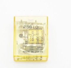 2x Idec SY2S-05C 7A 300V Relay Socket + 25810 DC24V Plug In Relay Relay -used-