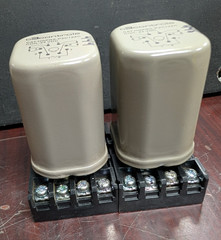 🤪 C3CONTROLS 12 AMP RELAY 240 VAC HGPRS-P2C12ZC W/ SOCKET GPRASP08U1 LOT OF 2